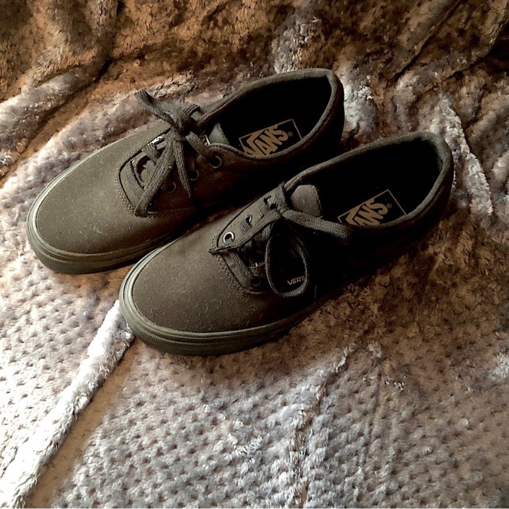 Women’s Black Vans Size 7.5 Brand New Never Worn